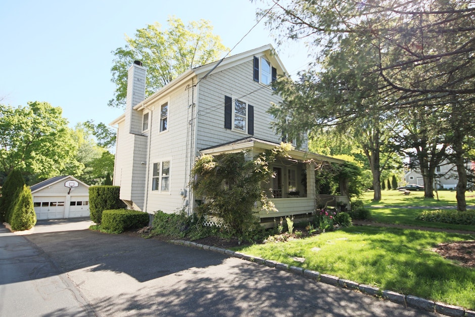 6 Ramapoo Road, Ridgefield, CT 06877, Presented by Laura Ancona